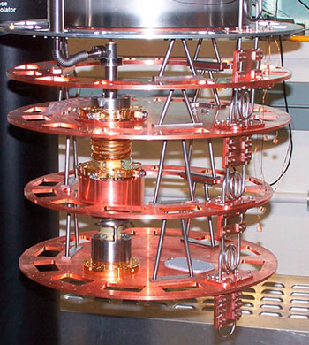 High Precision Devices - Model 101 Matterhorn cryostat